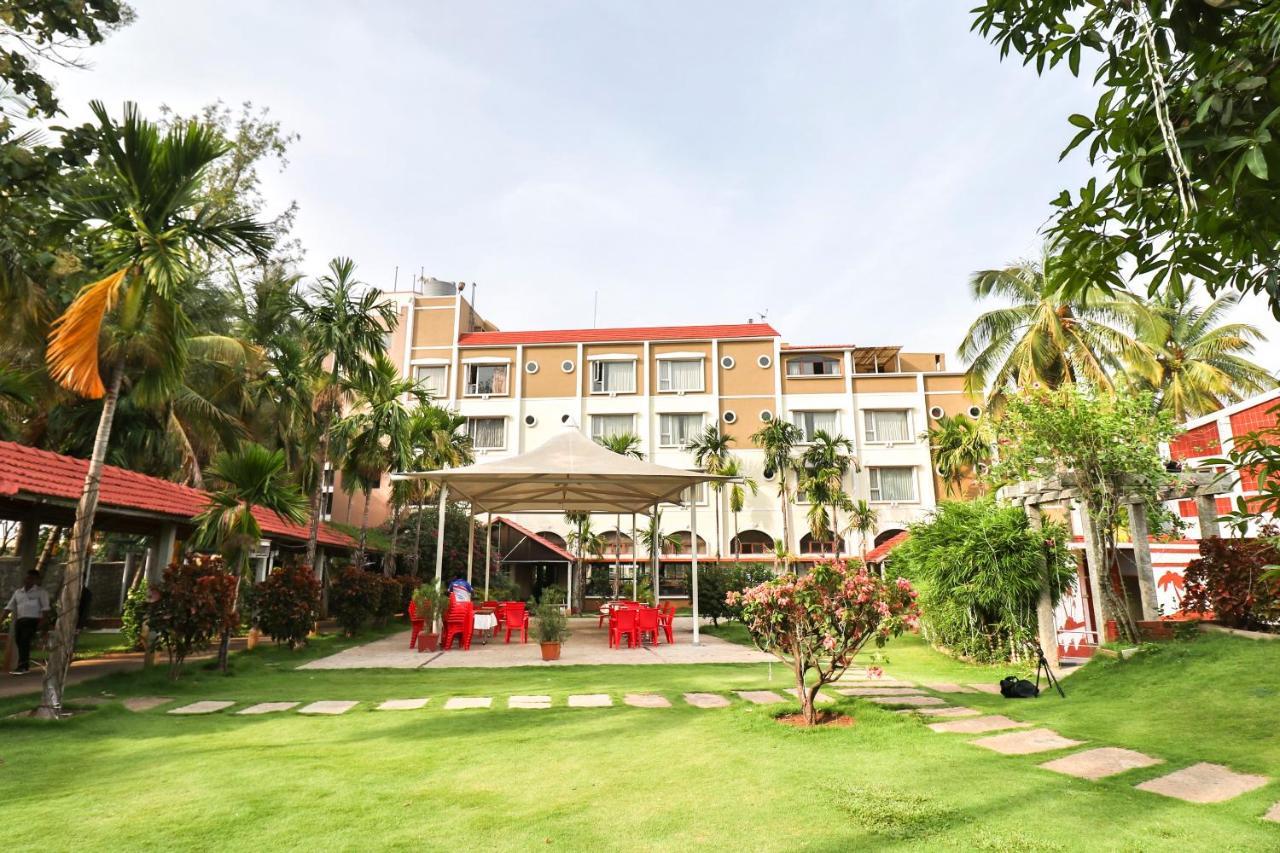Palette - Holiday Palms Bangalore Bagian luar foto